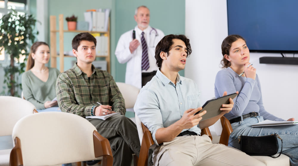 Students in medical courses listen to a lecture