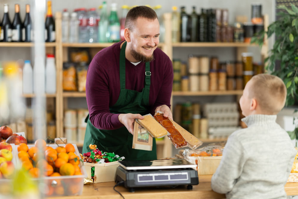 Seller offers nougat in the store