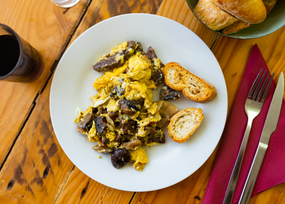 Omelette with mushrooms and blood sausage