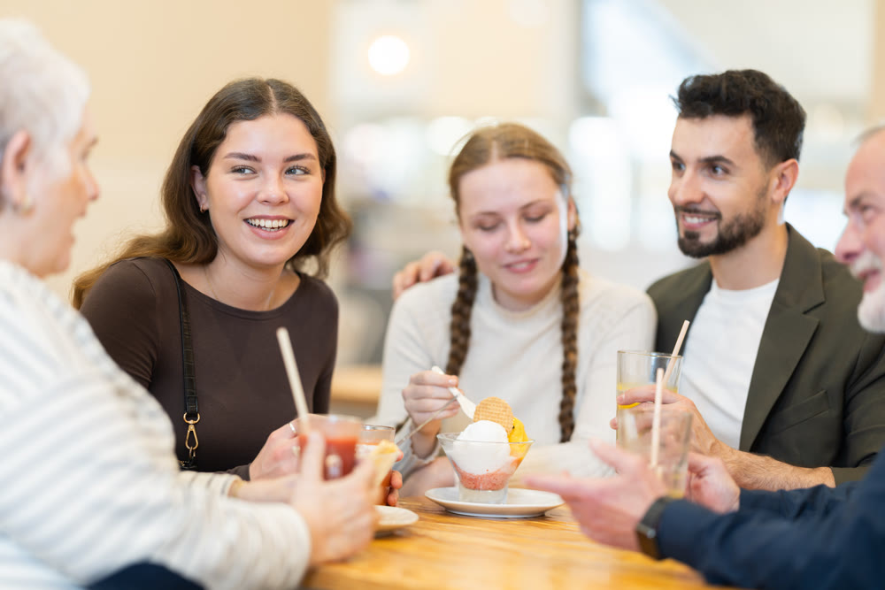family met in a coffee shop and discuss everyday issues