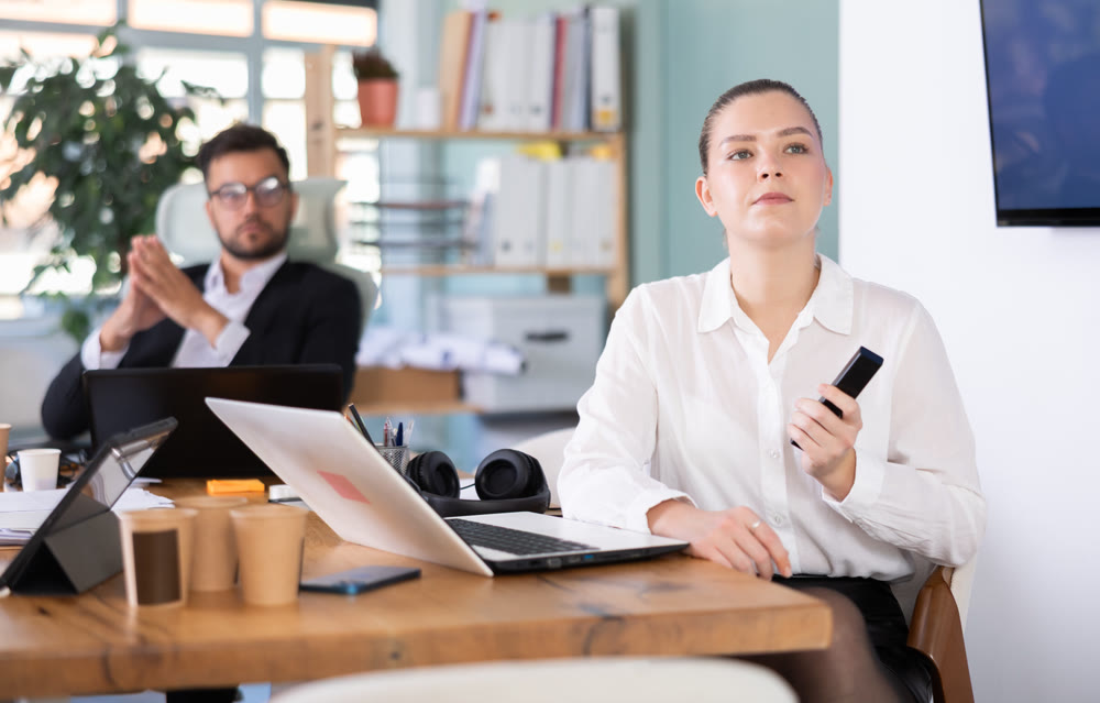 Employees of a company in the field of modern technology are sitting in the office