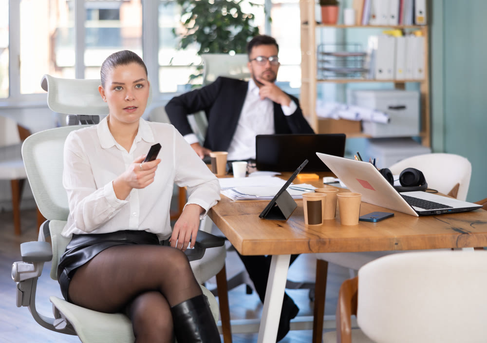 Employees of a company in the field of modern technology are sitting in the office