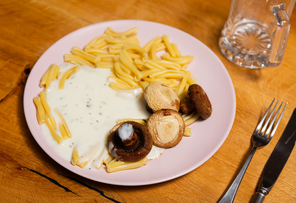 Italian pasta with mushrooms and arugula - a lunch dish