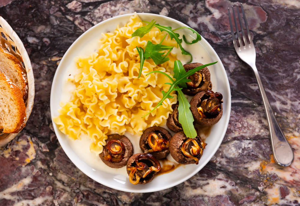 Italian pasta with mushrooms and arugula - a lunch dish