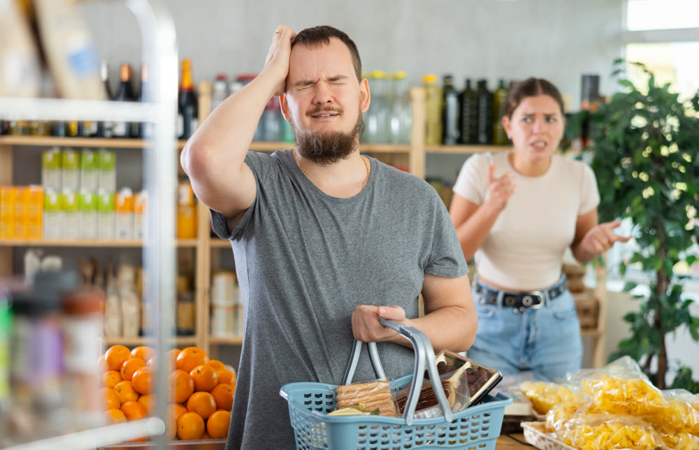 Family quarrel between a husband and wife in grocery supermarket