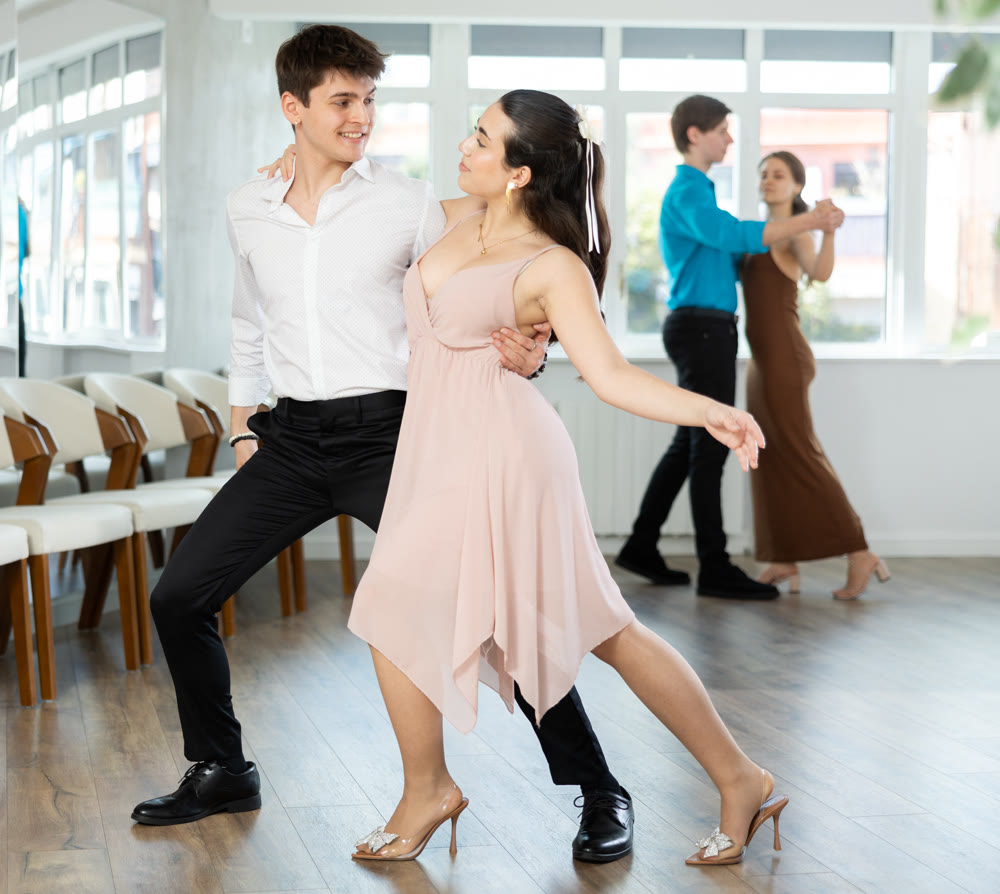 Couple learn to dance latin american dance bachata in studio