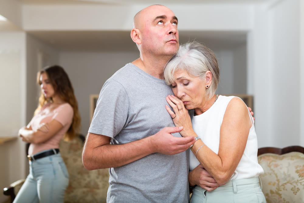 Son soothes mother after her quarrel with daughter-in-law