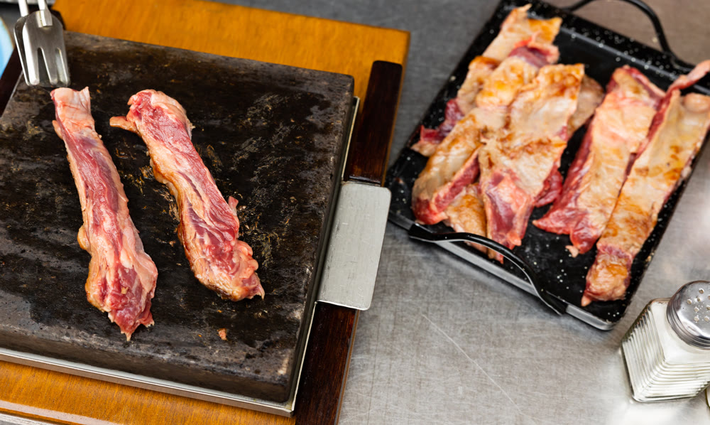 Process of meat cooking on grilling stone