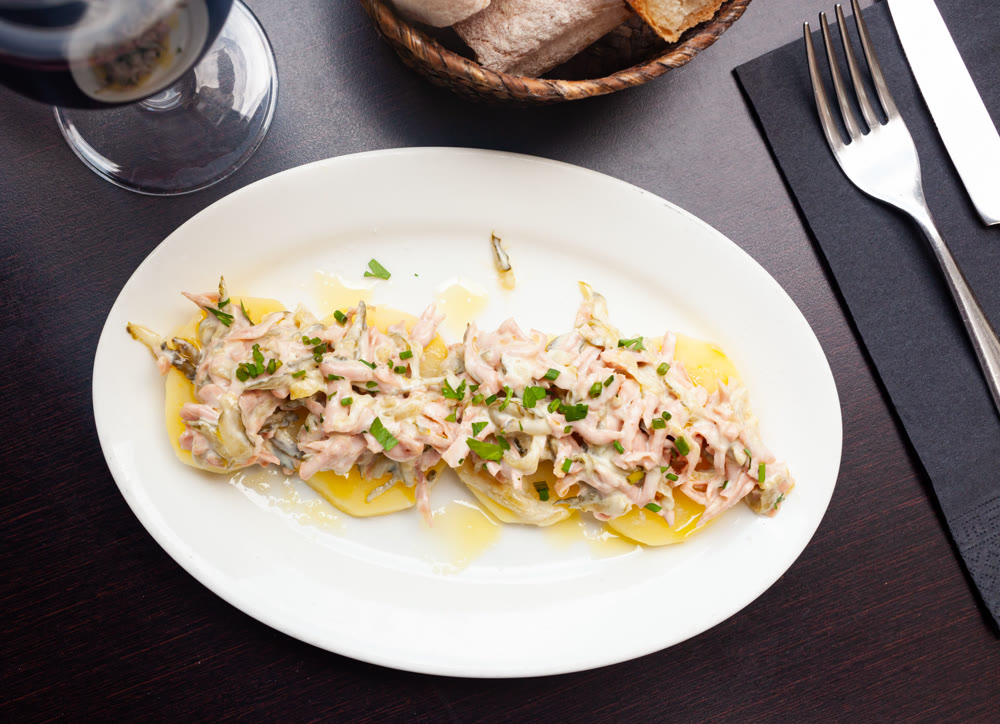 Alemannic salad with potatoes, sausages, pickled cucumbers