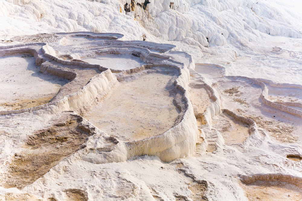 White terraced baths of Pamukkale thermal springs, Turkey
