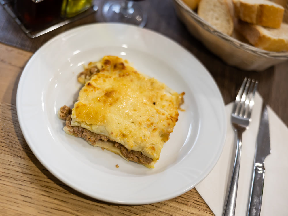 Stuffed meat cannelloni with cheese